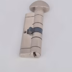 Butuc ușă metalică cu buton Mottura C28, 31x51 mm, cheie la exterior